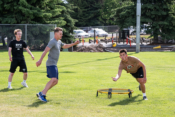 Students participate in the campus spikeball and cornhole tournament.
