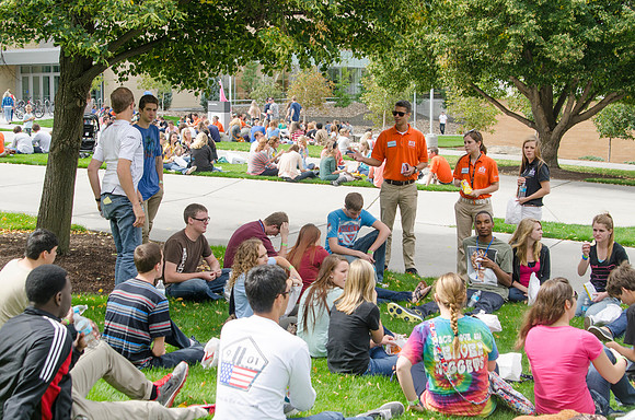 Students and I-team leaders around BYU-Idaho campus eating lunch
