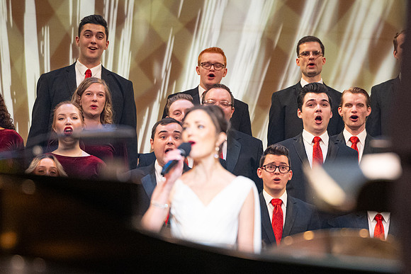 Christmas show with Laura Osnes at the I-Center