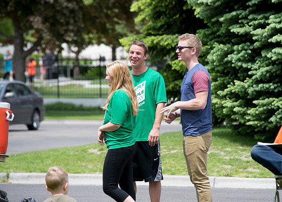 This year's Temple to Temple relay attracted over 400 participants.