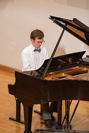 Students of Sue Neimoyer and R. Michael Wahlquist performed at the Snow Recital Hall.