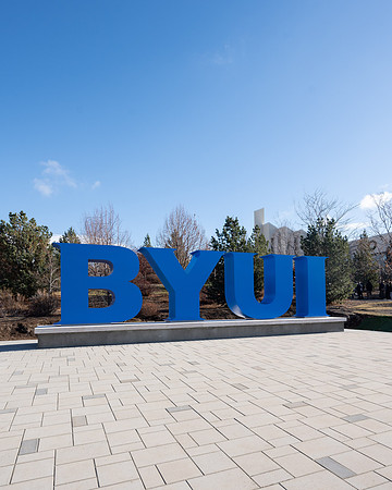 President and Sister Meredith participate in unveiling the new BYUI monument.