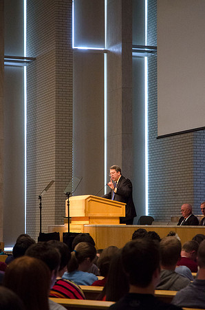 John Butler speaks at University Forum about working hard to achieve goals.