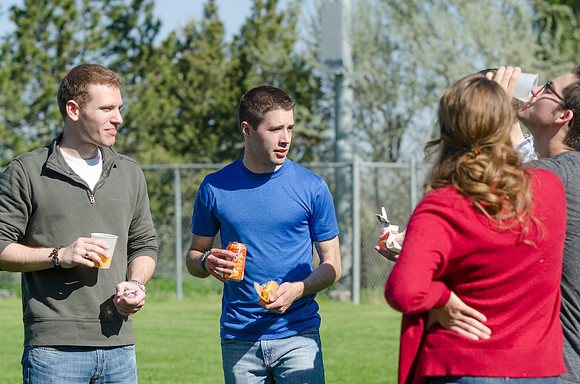 Students enjoy a light snack.