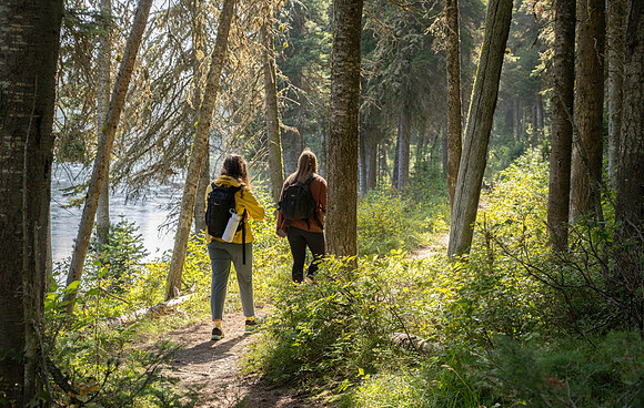 Photo excursion, hike along the river to Coffee Pot rapids.