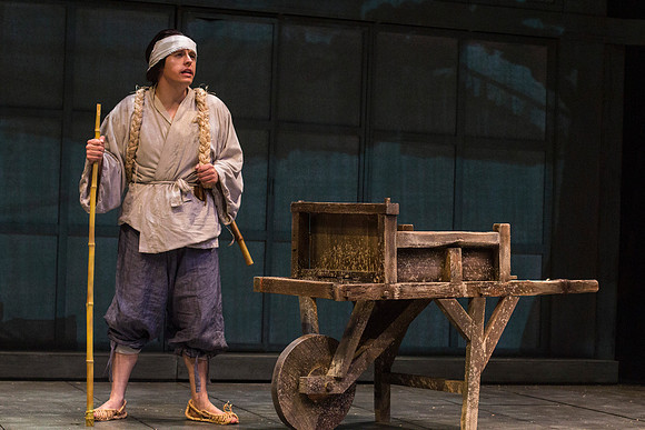 Tree-ear is an orphan boy in a Korean potters' village. He is content living with Crane-man under a bridge barely surviving on scraps of food. All that changes when he sees master potter Min making hi
