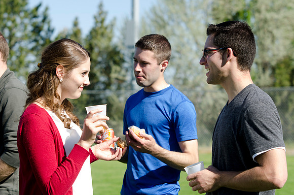 Students enjoy a light snack.