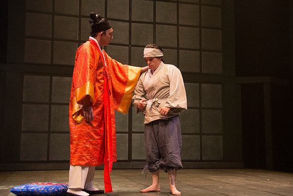 Tree-ear is an orphan boy in a Korean potters' village. He is content living with Crane-man under a bridge barely surviving on scraps of food. All that changes when he sees master potter Min making hi