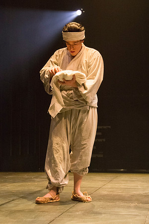 Tree-ear is an orphan boy in a Korean potters' village. He is content living with Crane-man under a bridge barely surviving on scraps of food. All that changes when he sees master potter Min making hi