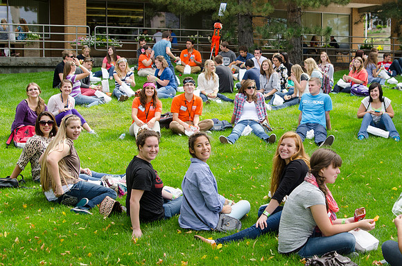 Students and I-team leaders around BYU-Idaho campus eating lunch