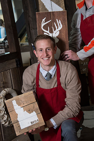 Seasonal Impressions is a craft and home decor company run by an IBC group.
