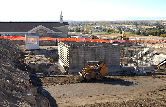 051010TempleConst_2768